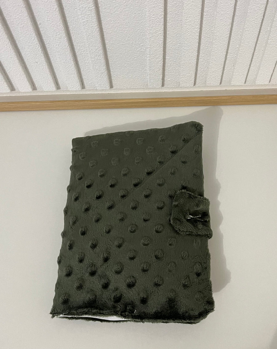 Protège carnet de santé minky kaki {Broderie}