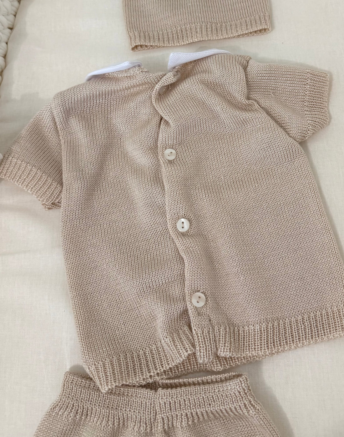 Tenue tricot col claudine