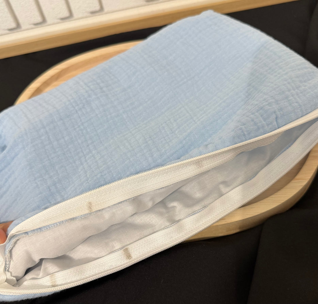 Trousse gaz de coton bleu {Broderie} {Défaut}
