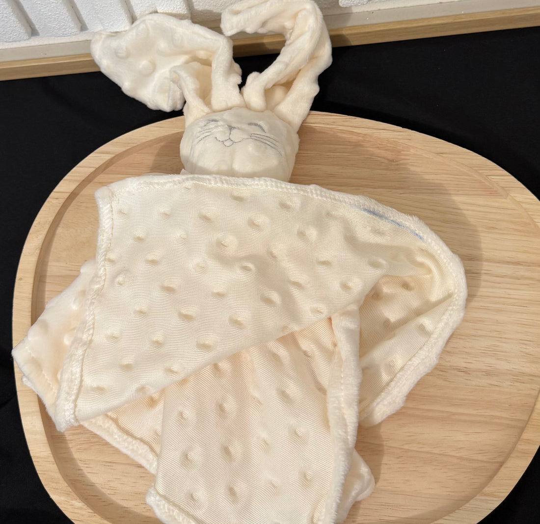 Doudou minky écru {Broderie} {Défaut}